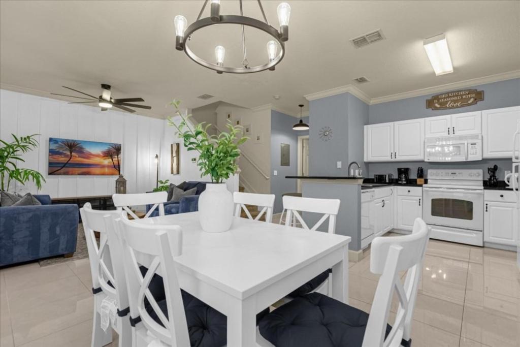 4 Bedrooms- 3 Bathrooms Lucaya Village 9-104 Lv Кисими Екстериор снимка
