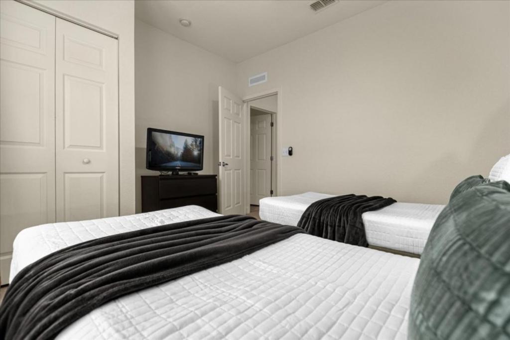 4 Bedrooms- 3 Bathrooms Lucaya Village 9-104 Lv Кисими Екстериор снимка