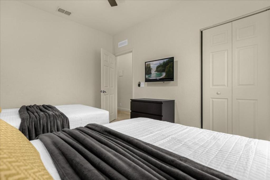 4 Bedrooms- 3 Bathrooms Lucaya Village 9-104 Lv Кисими Екстериор снимка